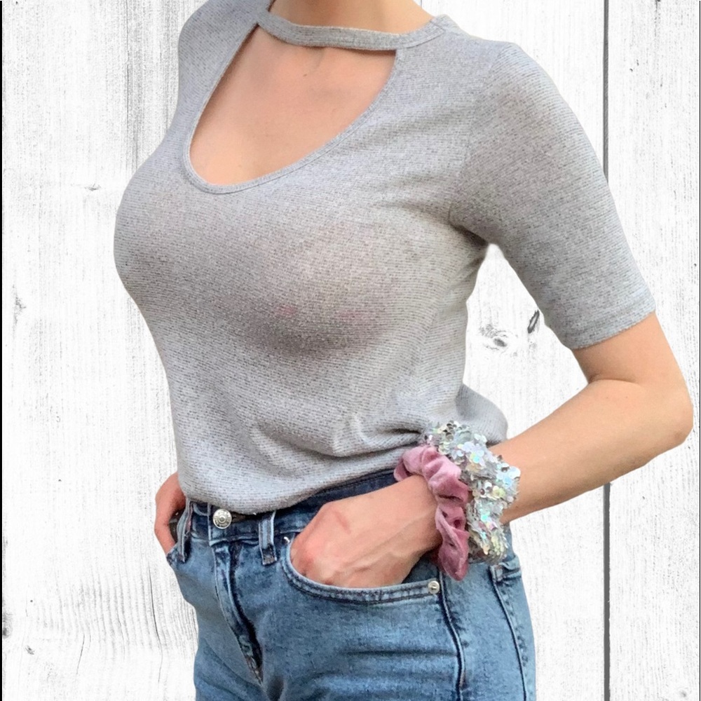Soft Grey Keyhole Top - Picture 5 of 5
